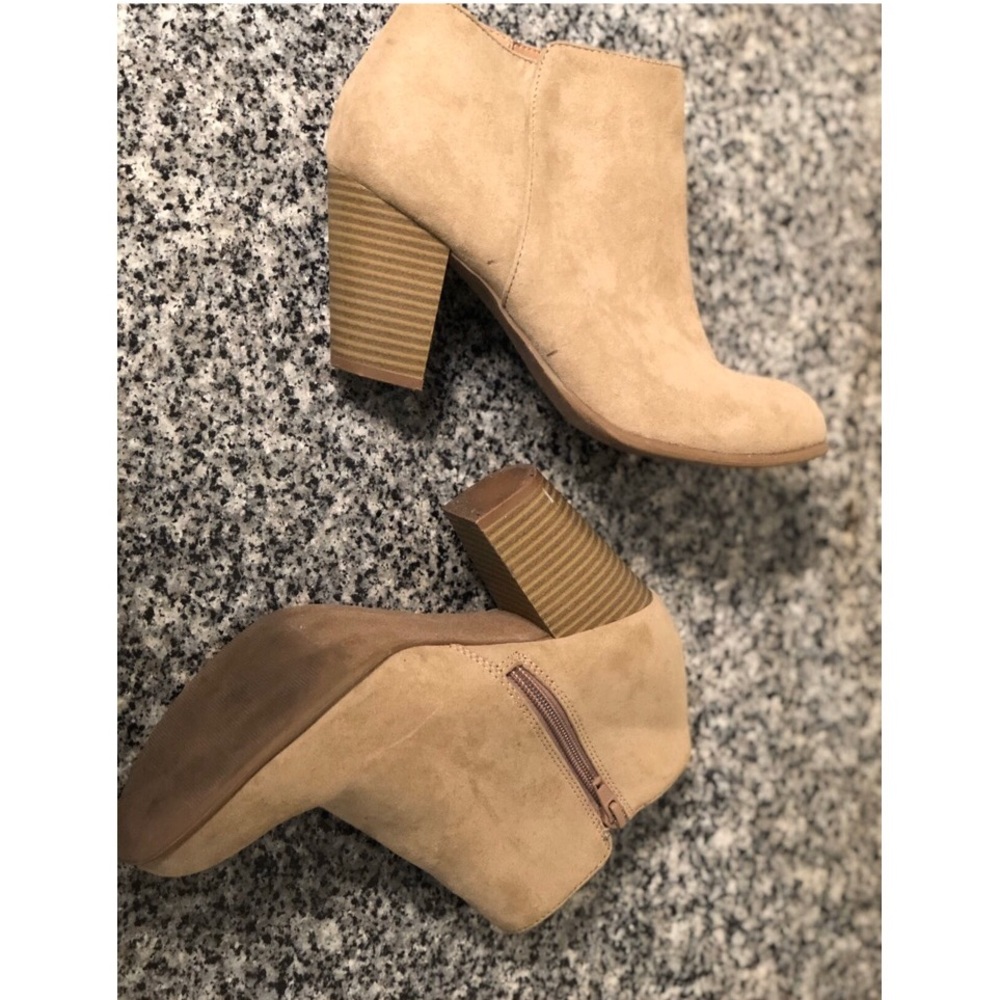 Old Navy HeeledTan Booties Size 8